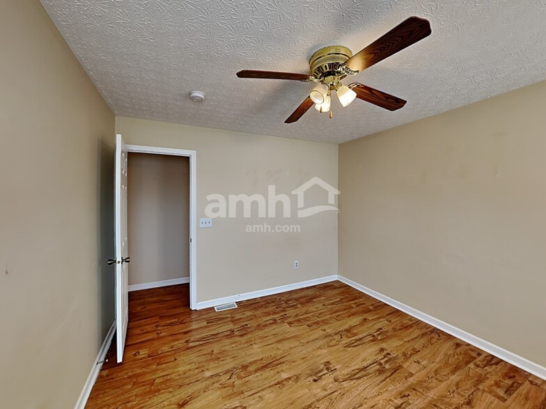 Building Photo - 4870 Bixby Ridge Dr E