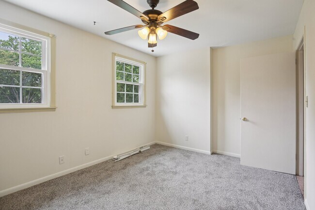 Building Photo - 8024 Regency Dr