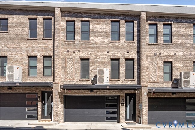 Building Photo - 444 W 6th St