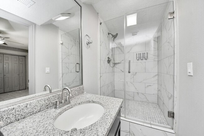 Building Photo - 4503 Hollybrook Ln