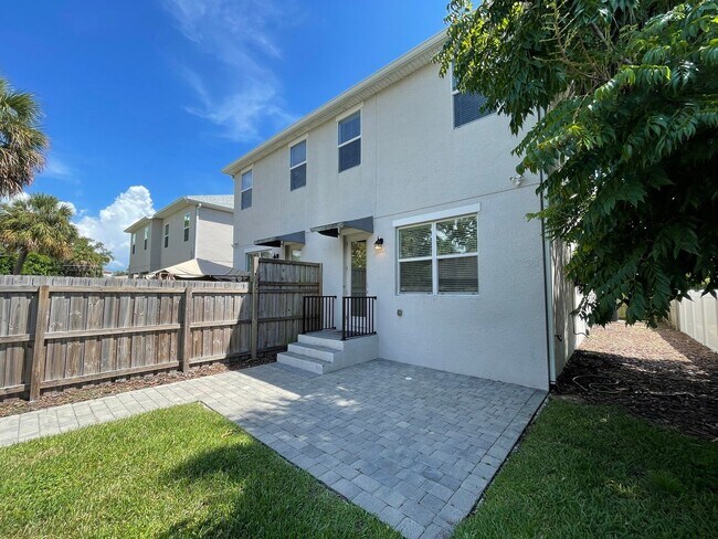 Building Photo - 4BR/3BA 2 story townhome in South Tampa/Pl...