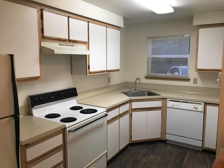 2 bedroom Townhome Kitchen - Rippling Brook Terrace