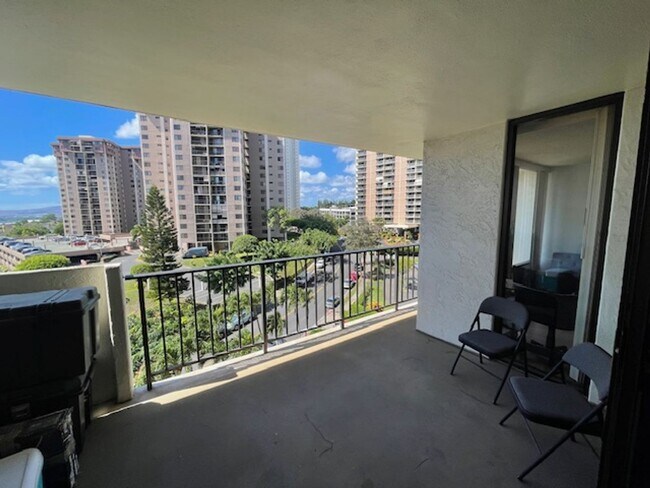 Building Photo - Beautiful 1 bedroom with large lanai & amazing views!