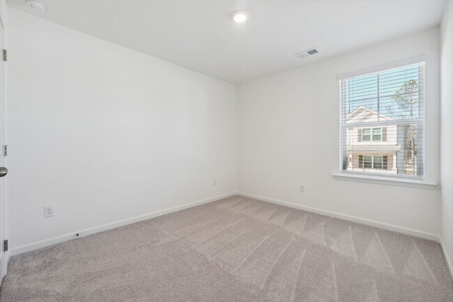 Building Photo - 633 Groover St