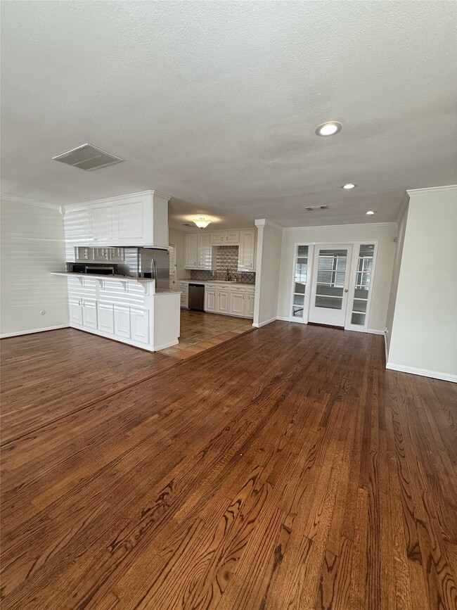 Building Photo - 1234 Gardenia Dr