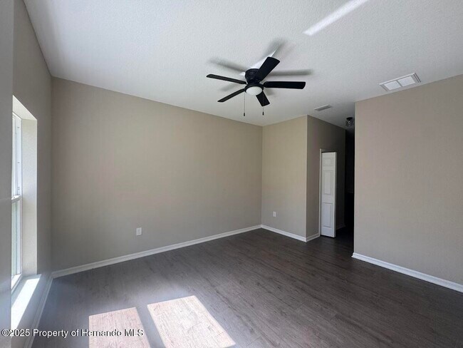 Building Photo - 6270 W Oak Park Blvd