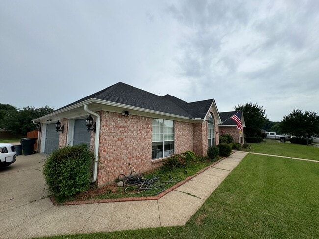 Building Photo - Close to Barksdale Air Force Base...