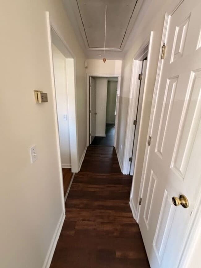 Building Photo - Beautiful and spacious! Ready for move in!