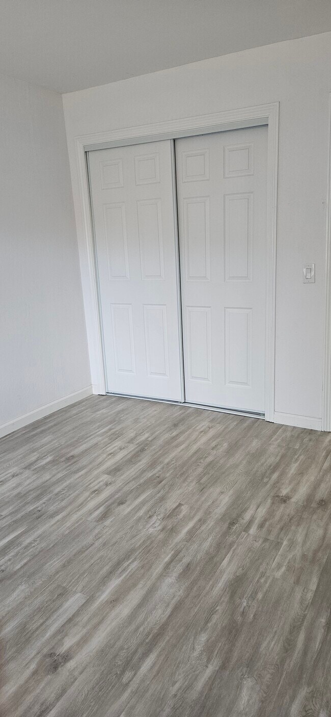 Building Photo - 7110 Rainbow Dr