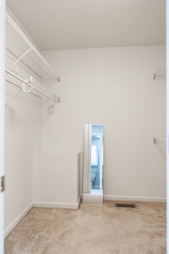 Building Photo - 4 Harness Pl