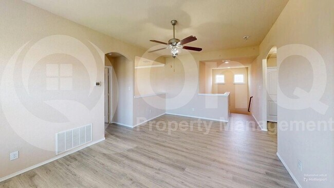 Building Photo - 400 Plum Ct