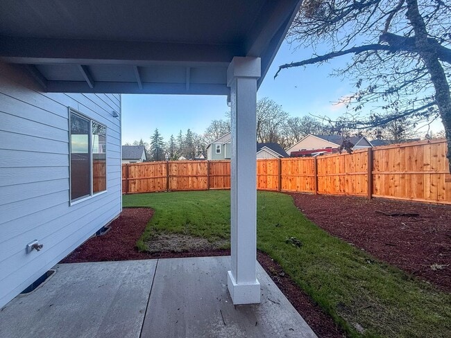 Building Photo - 505-507 NW Hillcrest Dr