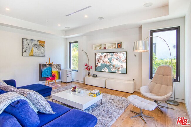 Building Photo - 2345 27th St