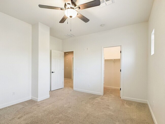 Building Photo - Carefree Hwy/27th Dr Gorgeous 6 Bedrooms/4 Bath 3695 Sq Ft Home