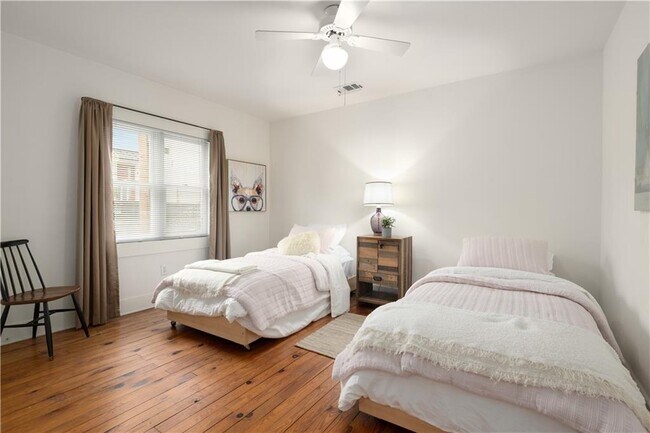 Building Photo - 2035 Manchester St NE