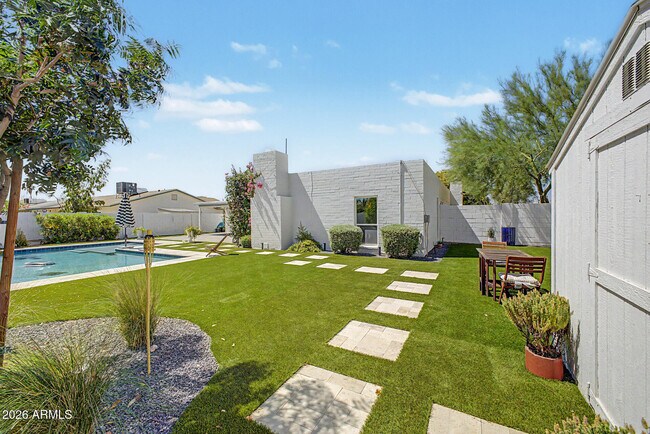 Building Photo - 5017 E Acoma Dr