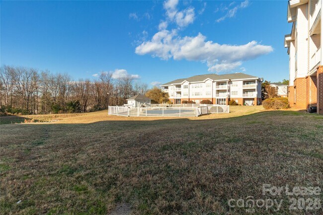 Building Photo - 9047 Meadow Vista Rd