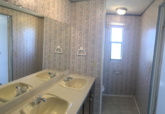 Building Photo - Newly remodeled 2 BDR / 2 BA Home