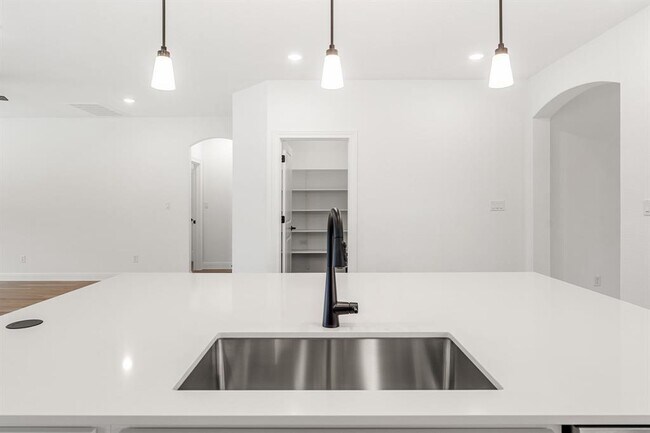 Building Photo - 201 Bristlecone Bend