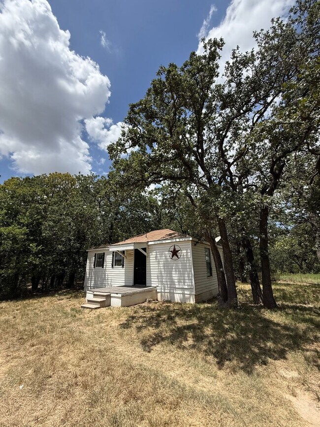 Building Photo - Cute and Cozy Country Charmer on 1 Acre wi...