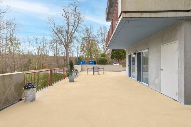 Building Photo - Rare Waterfront Condo in Anchor Point – 3B...