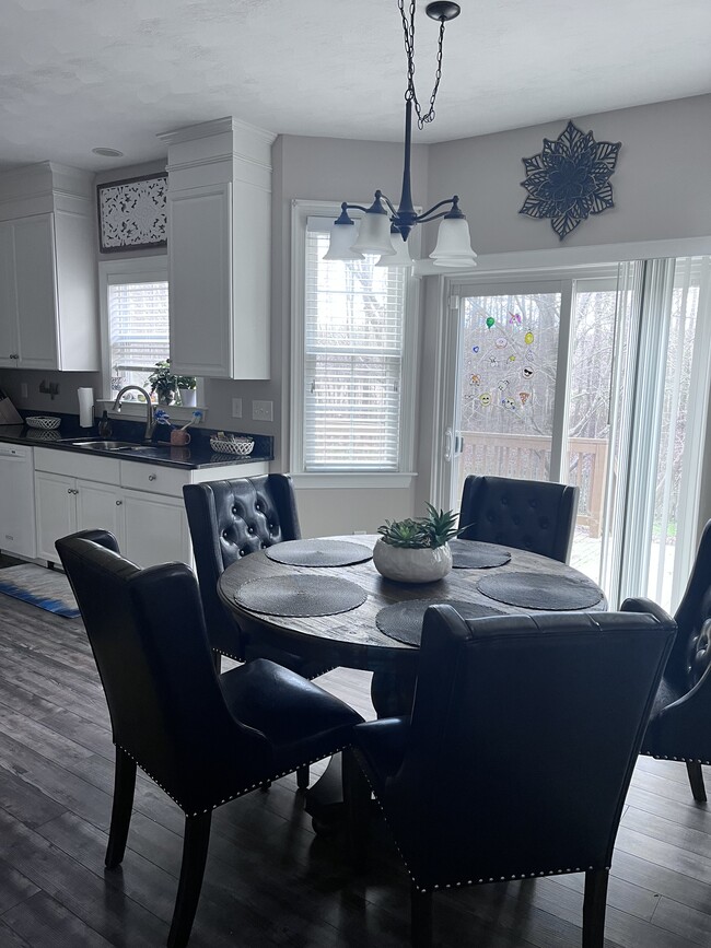 Building Photo - 4818 Oriole Dr