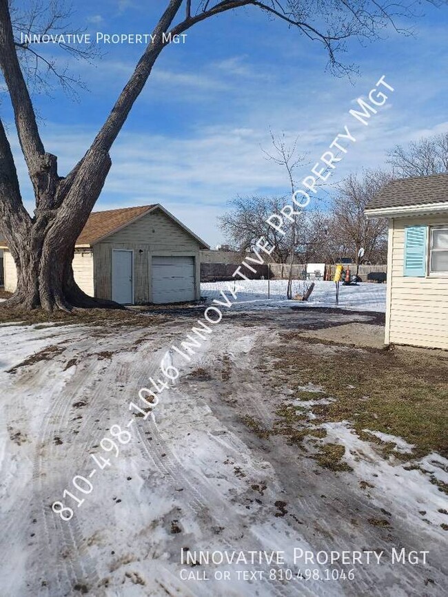 Building Photo - Beautifully updated 3 bed 1 bath! Carman-A...