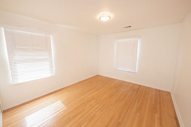 Building Photo - 3BR/2BA home with bonus room & additional ...