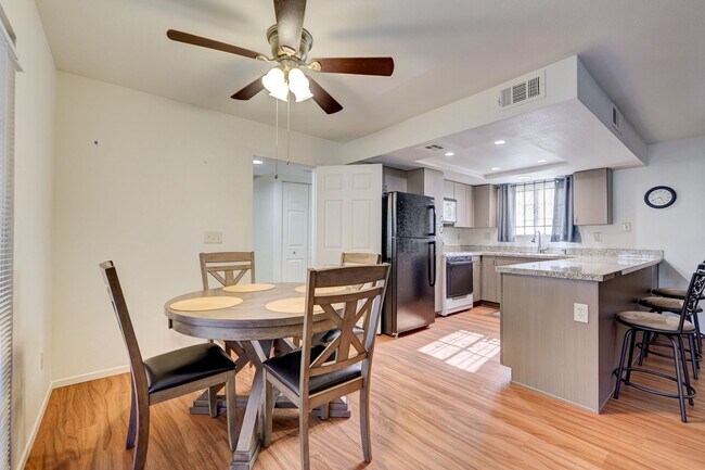 Building Photo - Move-In Ready Condo Near Summerlin!