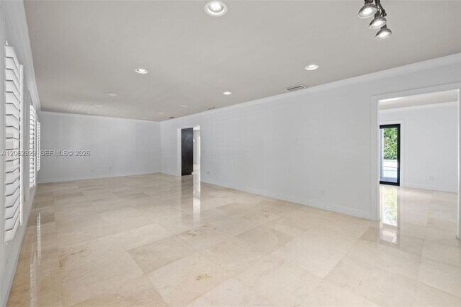 Building Photo - 15221 SW 82nd Ave