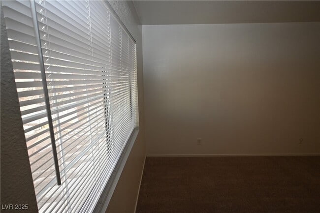 Building Photo - 8465 Blue Island Ave