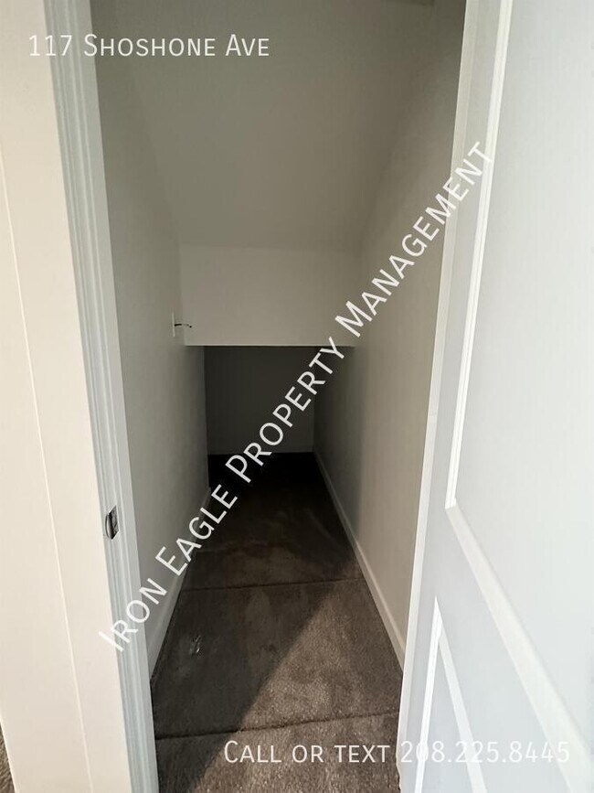 Building Photo - 117 Shoshone Ave