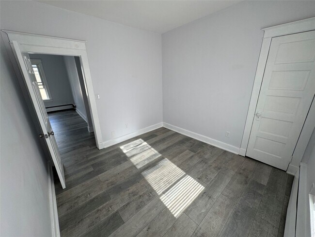 Building Photo - 28 Emma St