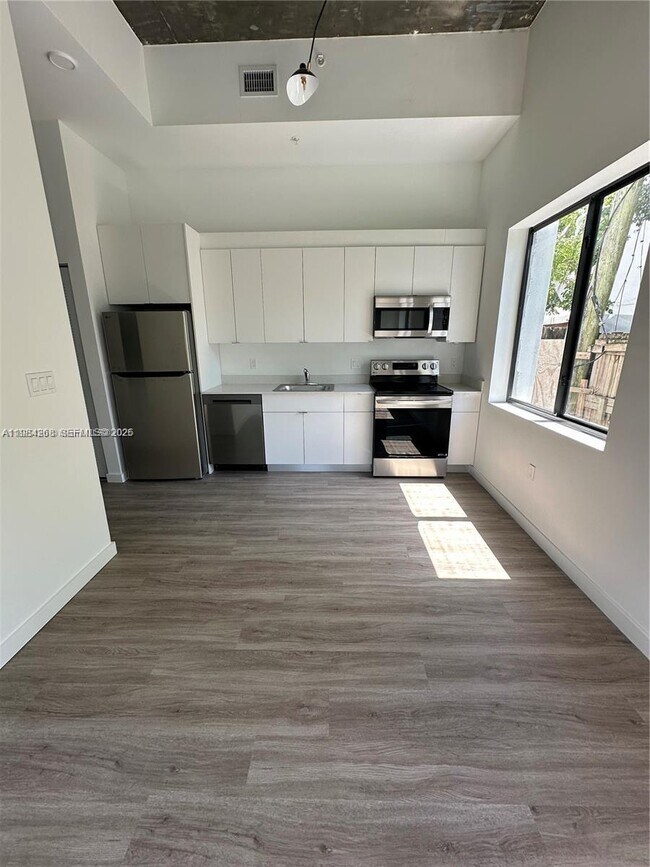 Building Photo - 3422 NW 5th Ave