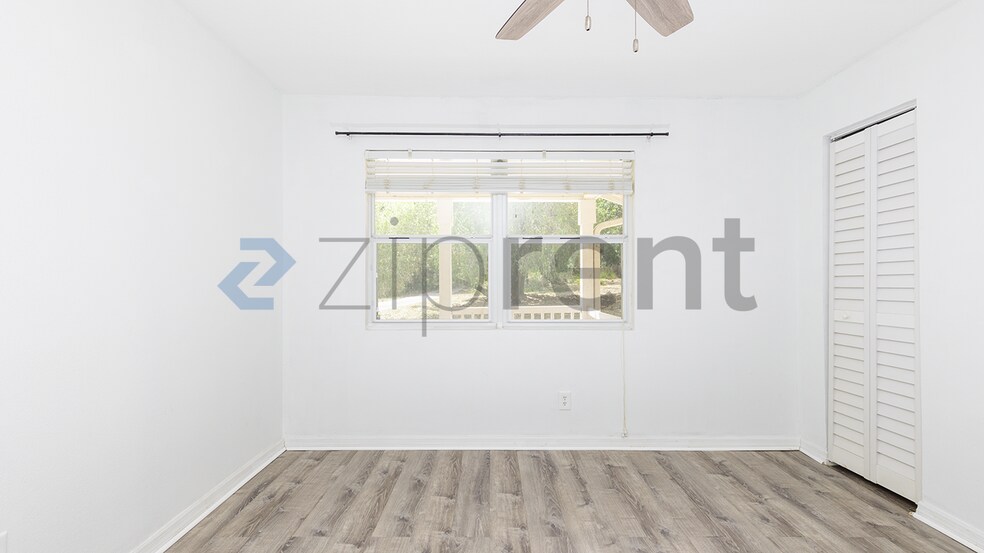 Building Photo - Unit