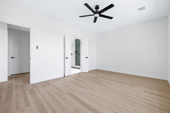 Building Photo - 2111 Speidel Dr