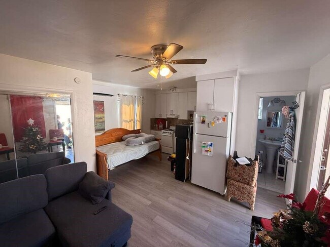 Building Photo - 126 SE 10th St