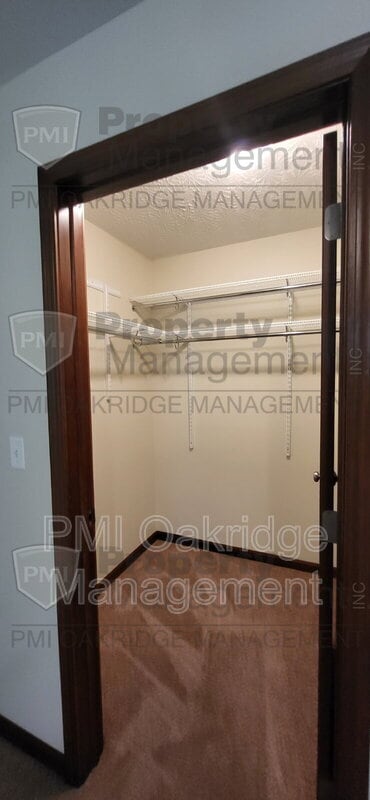 Building Photo - 740 Meadow Glen Ave