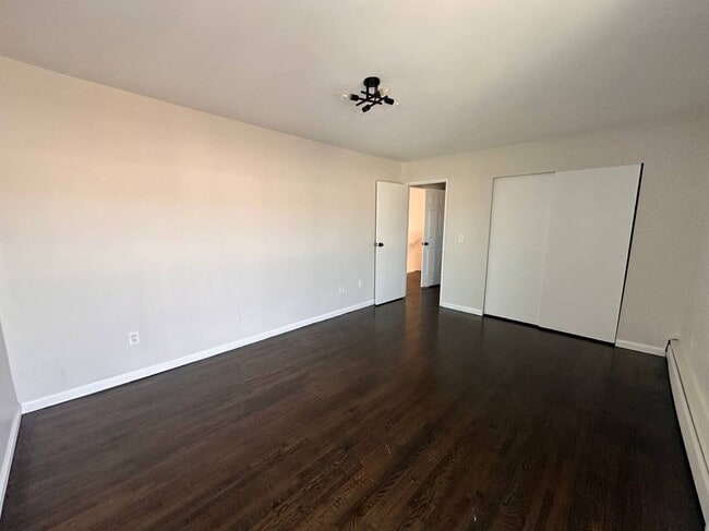 Building Photo - 581 Patten Ave