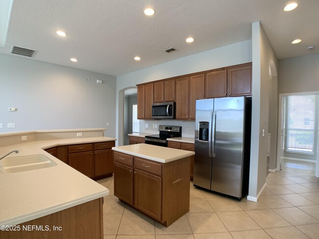 Building Photo - 1213 Harbour Town Dr