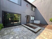 Building Photo - 1006 Holly Walk