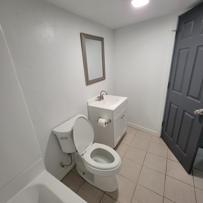 Another angle of the bathroom - 129 W 100 S