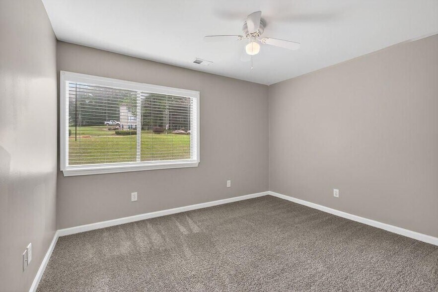 Building Photo - 3575 Oakvale Rd