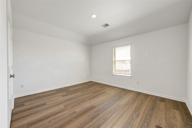 Building Photo - 5511 Downie Draw Ranch Trail