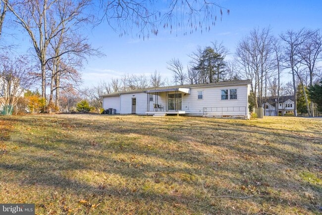 Building Photo - 1420 Gilbert Rd