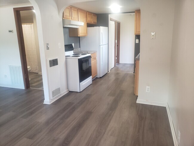 Building Photo - 4285 Parker Rd