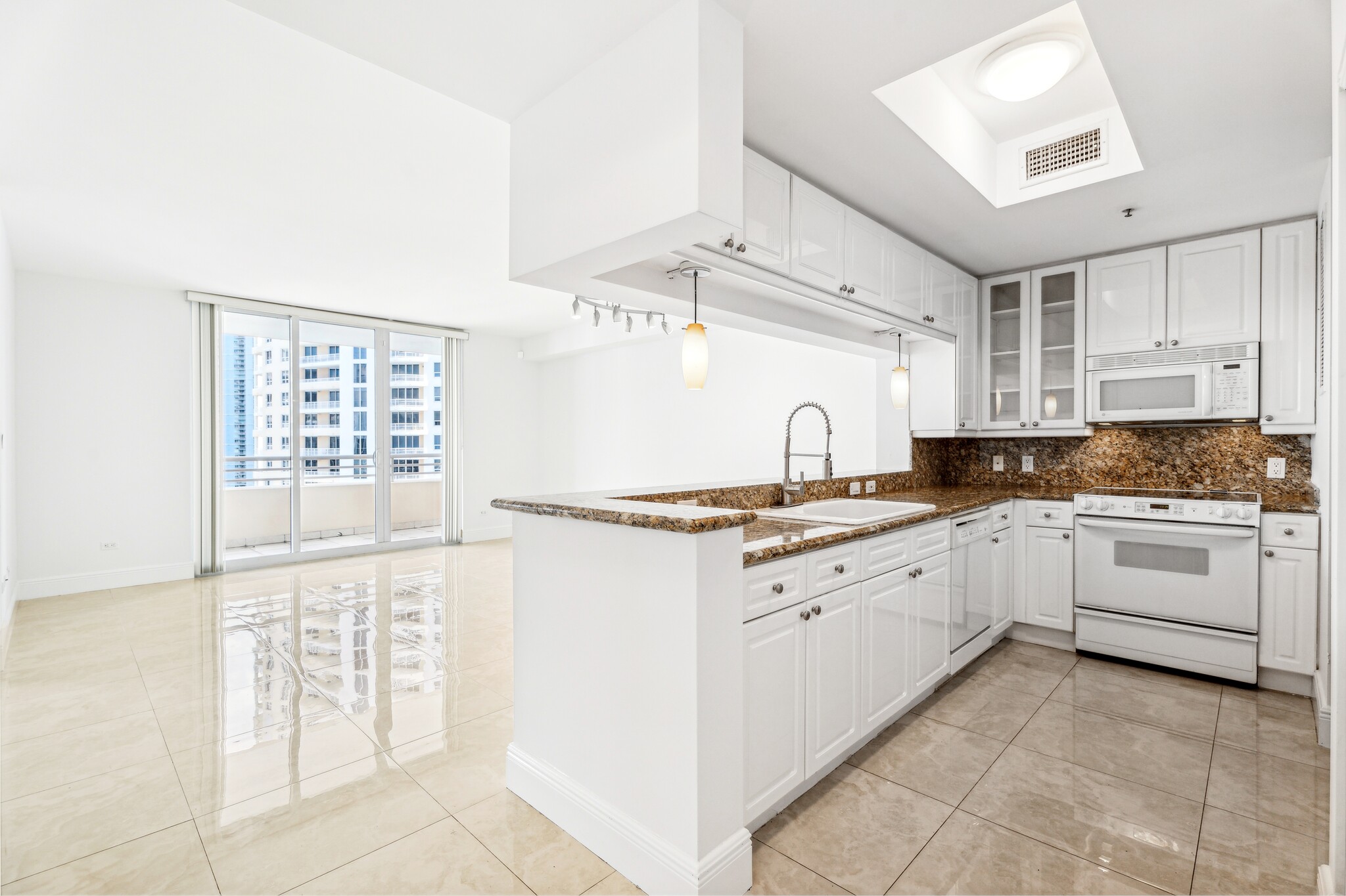 Building Photo - 808 Brickell Key Dr