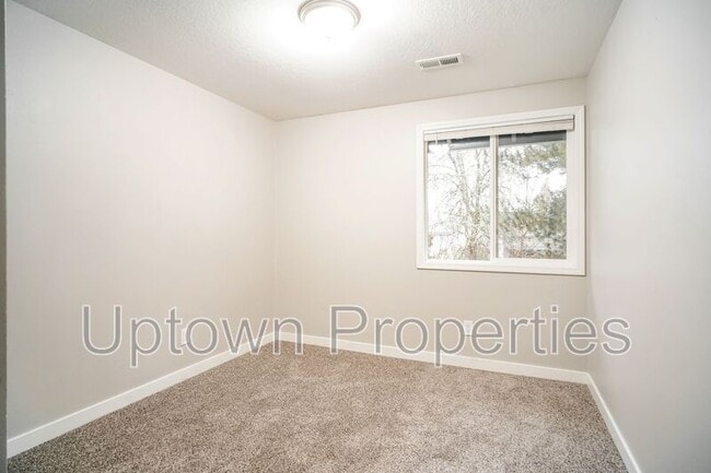 Building Photo - 6133-6135 SE Frances St