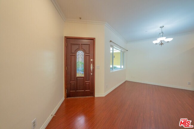 Building Photo - 626 E Orange Grove Ave