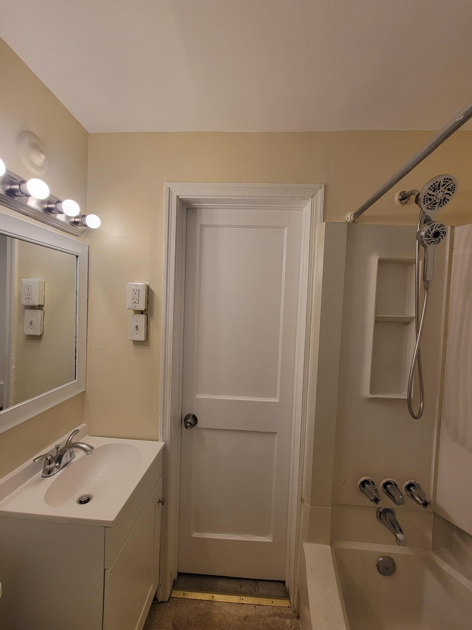 Building Photo - 3226 Westmont Ave